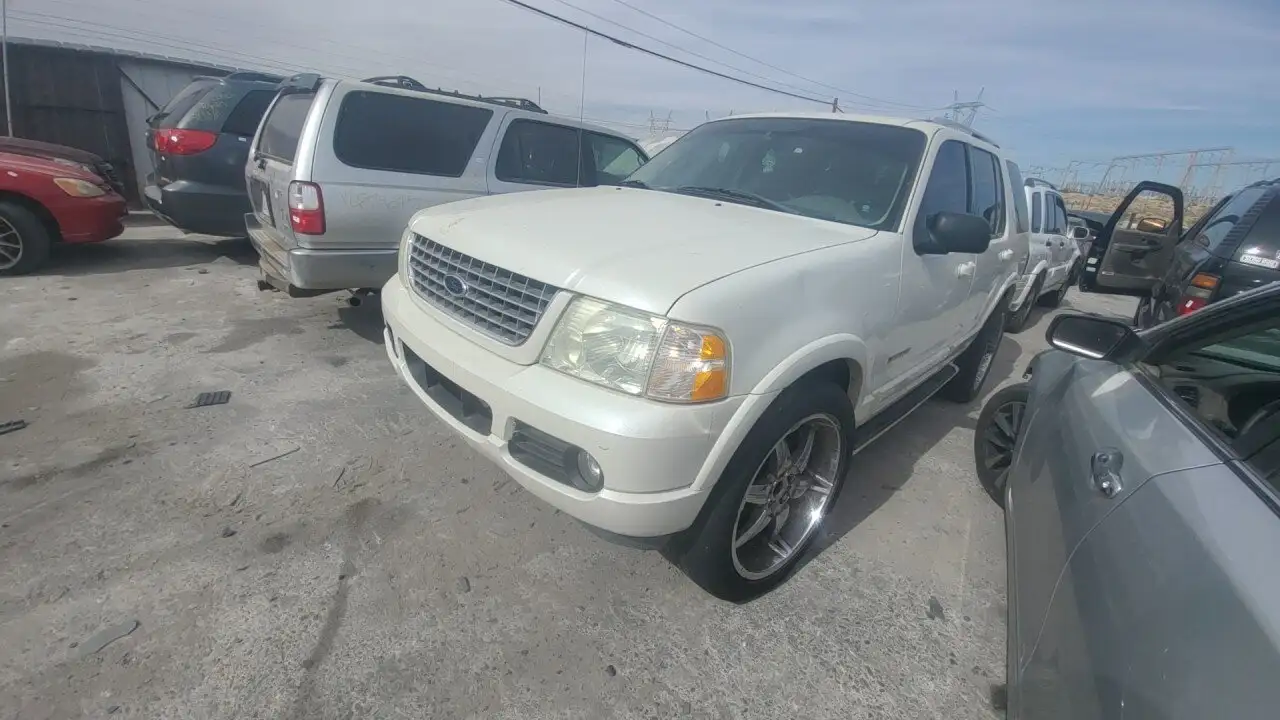 Photo of 2004 Ford Explorer