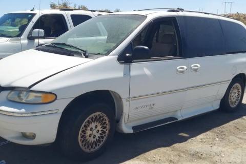 Photo of 1996 Chrysler Town & Country