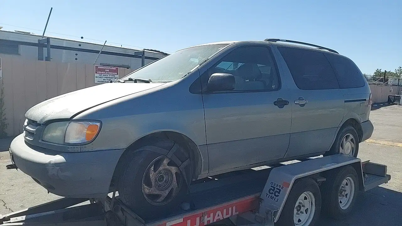 Photo of 2000 Toyota Sienna