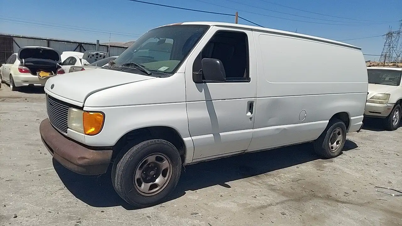 Photo of 2001 Ford E-150 Econoline