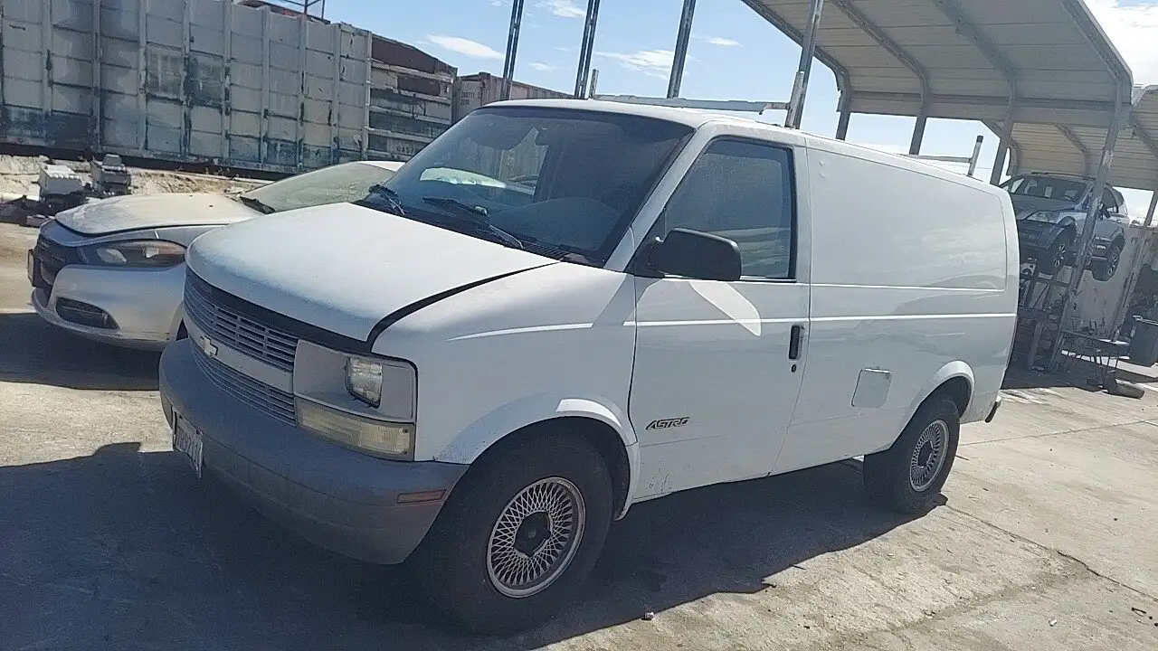 Photo of 2000 Chevrolet Astro