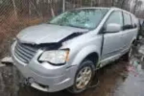 Photo of 2010 Chrysler Town & Country