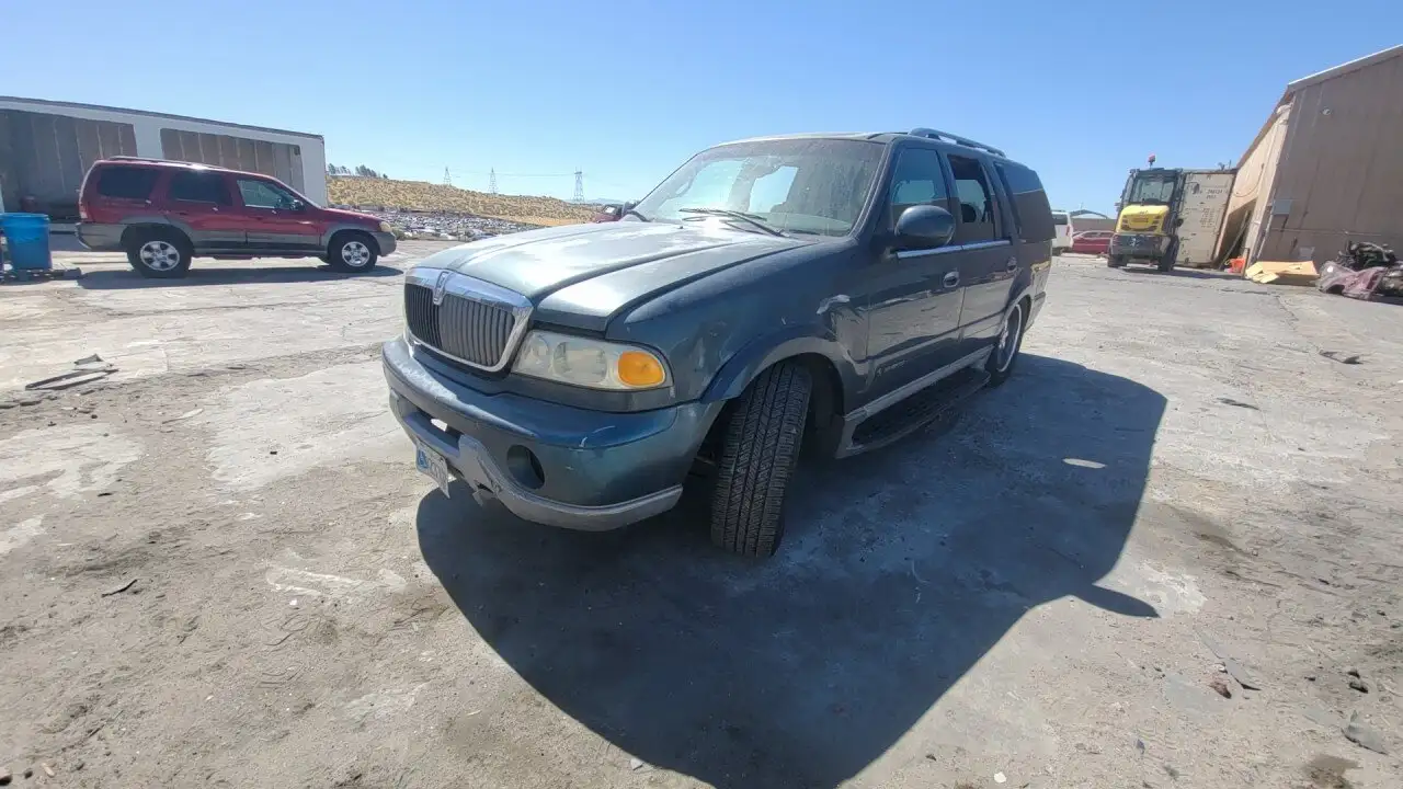 Photo of 2000 Lincoln Navigator