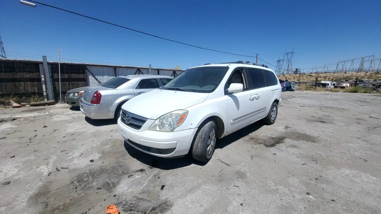 Photo of 2008 Hyundai Entourage