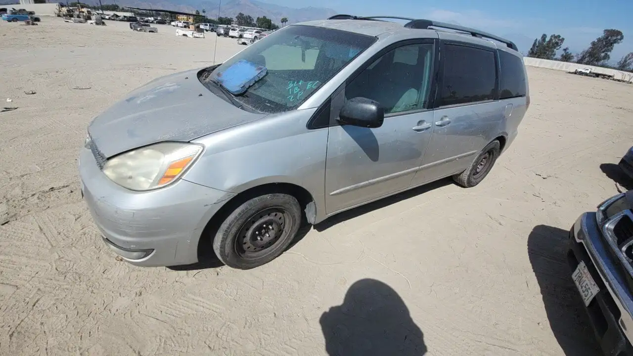 Photo of 2004 Toyota Sienna
