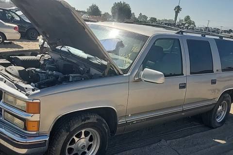 Photo of 1999 Chevrolet C1500 Suburban