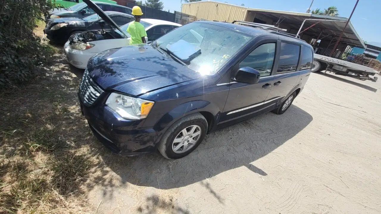 Photo of 2012 Chrysler Town & Country