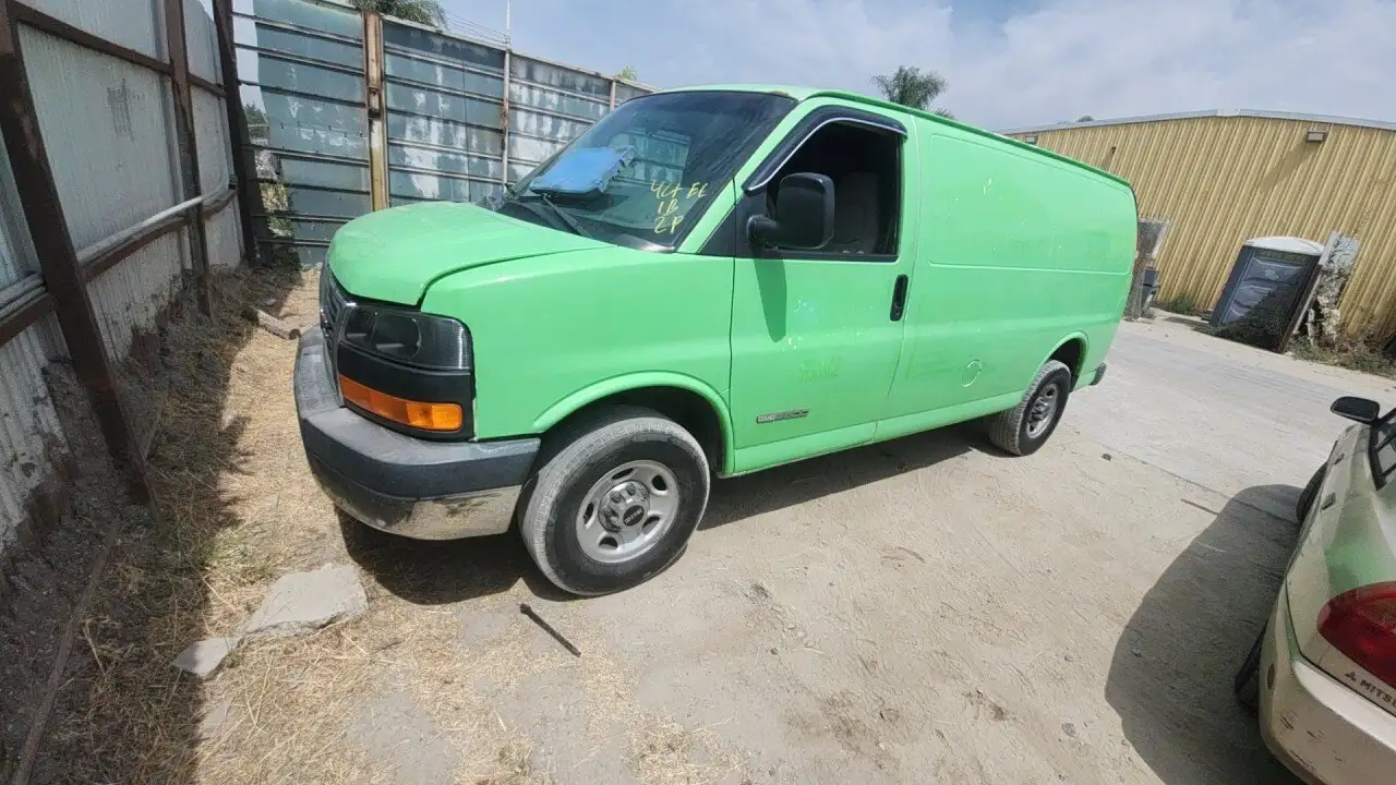 Photo of 2005 Gmc Savana 2500