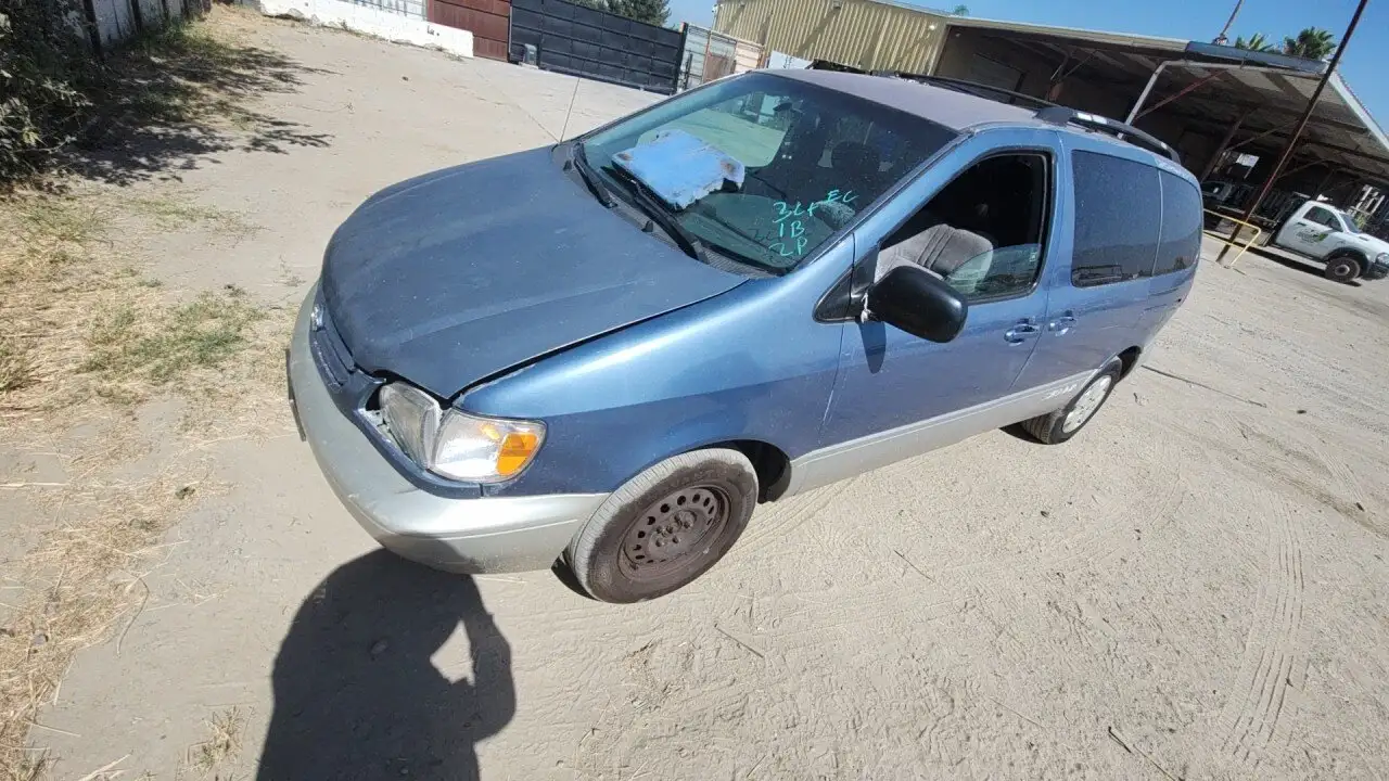 Photo of 2002 Toyota Sienna