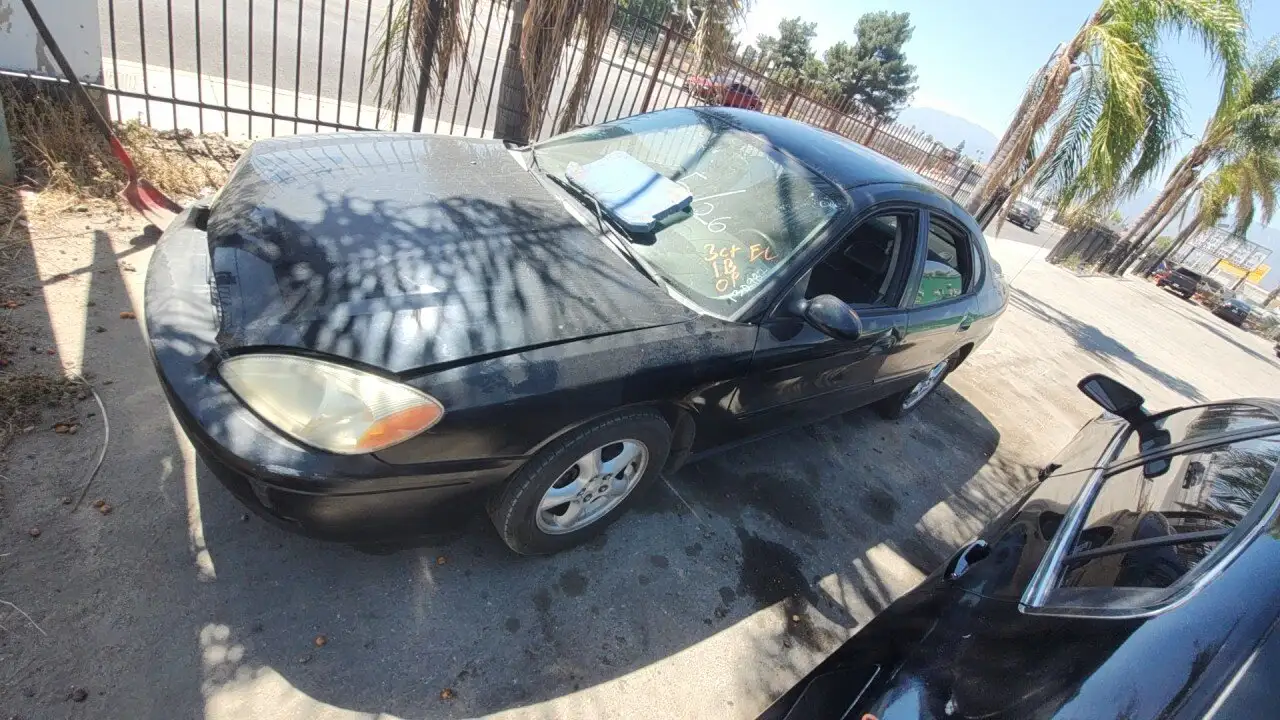 Photo of 2004 Ford Taurus