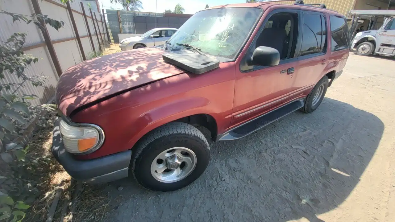 Photo of 2000 Ford Explorer