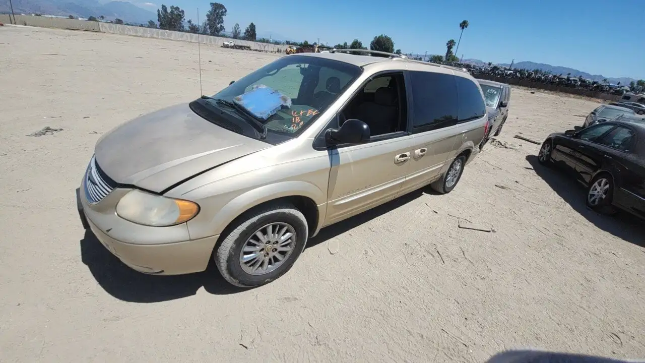 Photo of 2001 Chrysler Town & Country