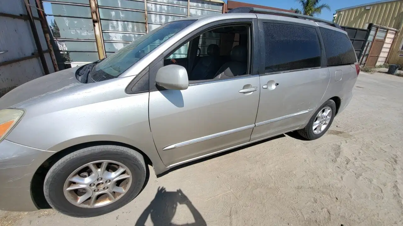 Photo of 2005 Toyota Sienna