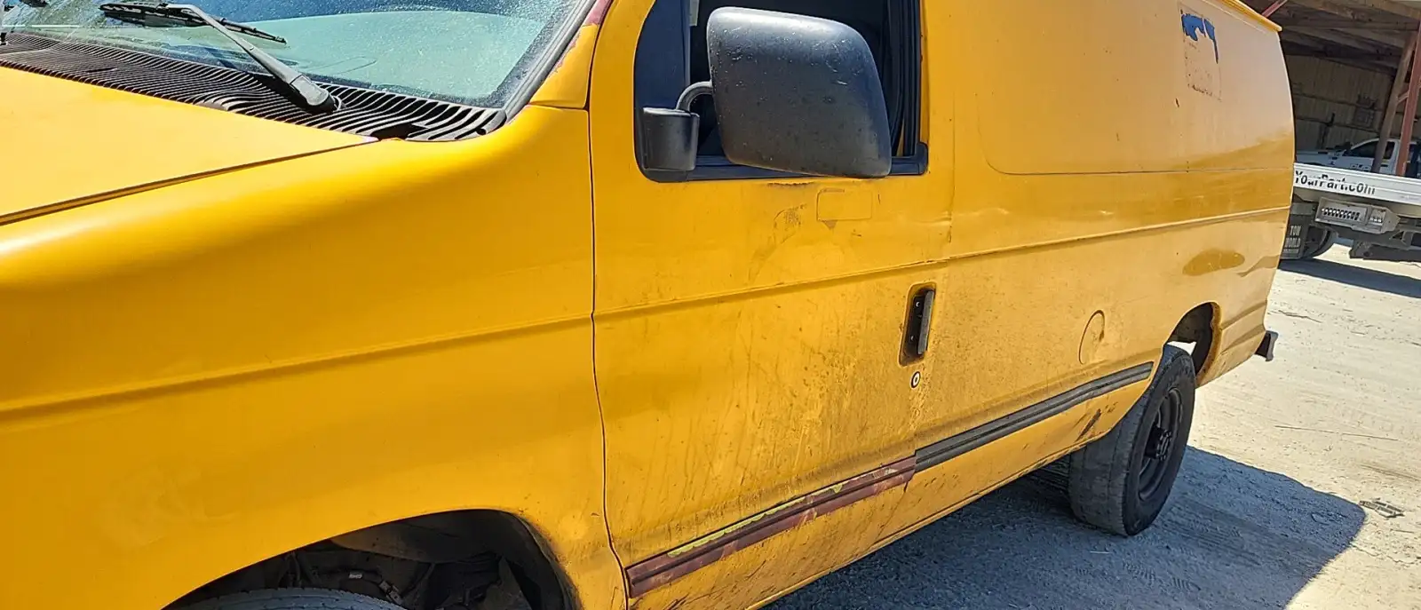 Photo of 1999 Ford E-350 Super Duty