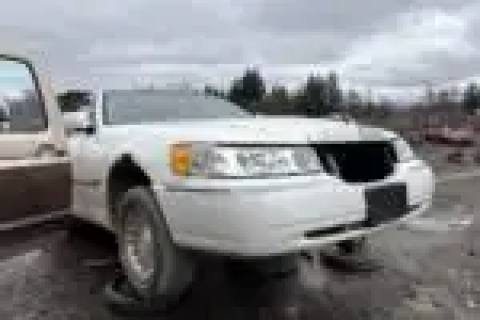 Photo of 1999 Lincoln Town Car