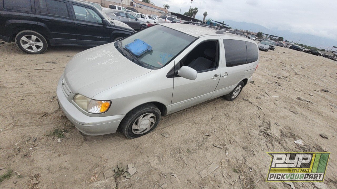 Photo of 2003 Toyota Sienna