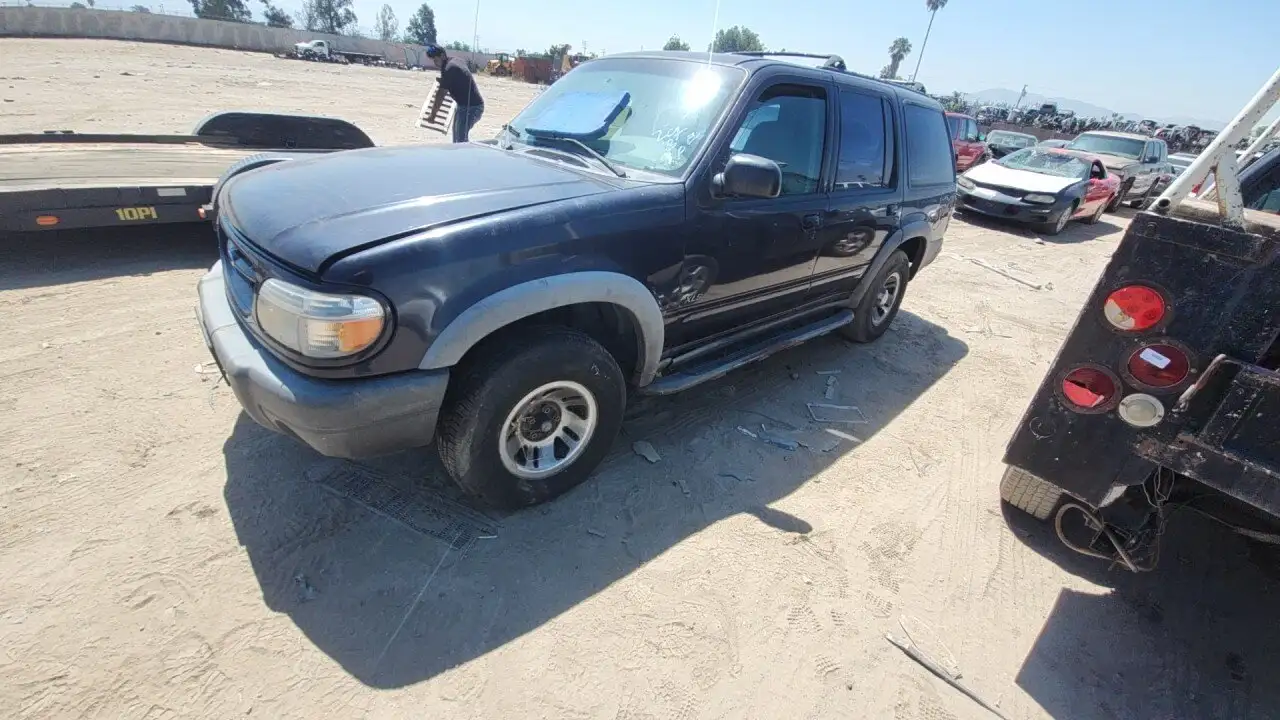 Photo of 2000 Ford Explorer