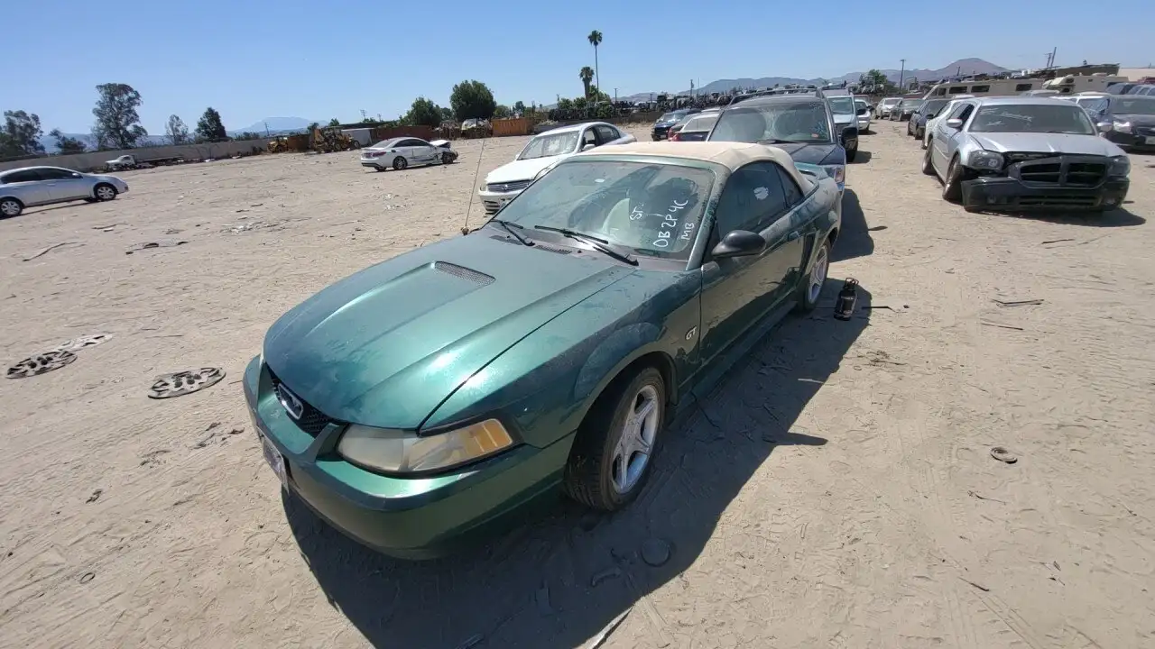 Photo of 2000 Ford Mustang