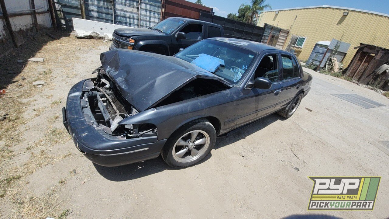 Photo of 2005 Ford Crown Victoria
