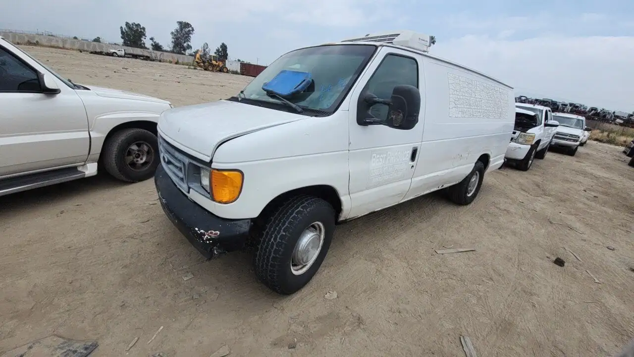 Photo of 2006 Ford E-350 Super Duty