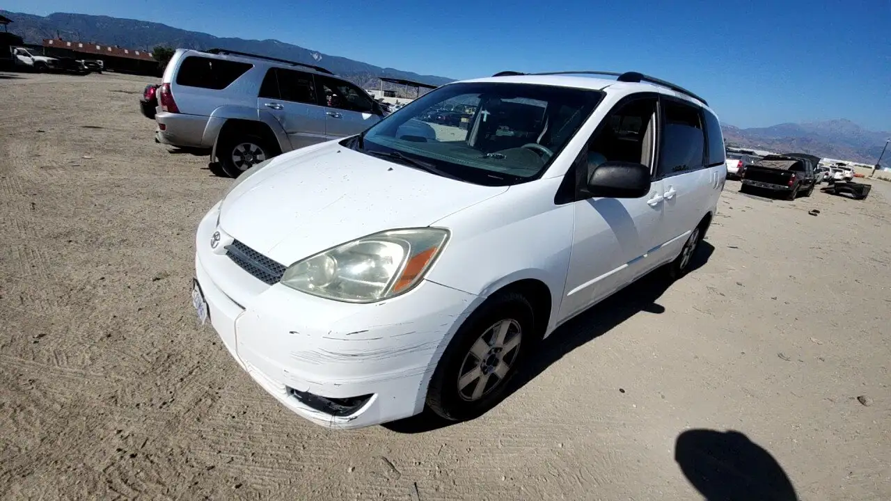Photo of 2004 Toyota Sienna