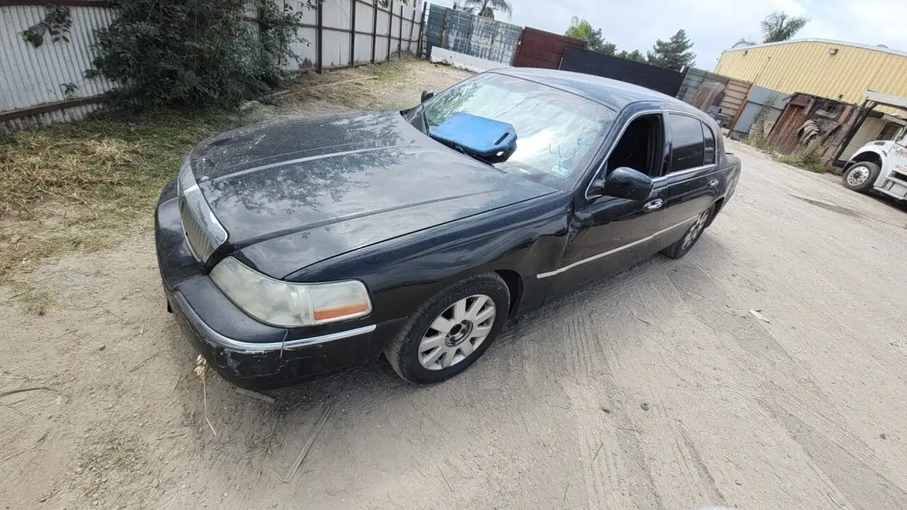 Photo of 2006 Lincoln Town Car