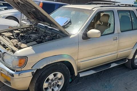 Photo of 1999 Nissan Pathfinder
