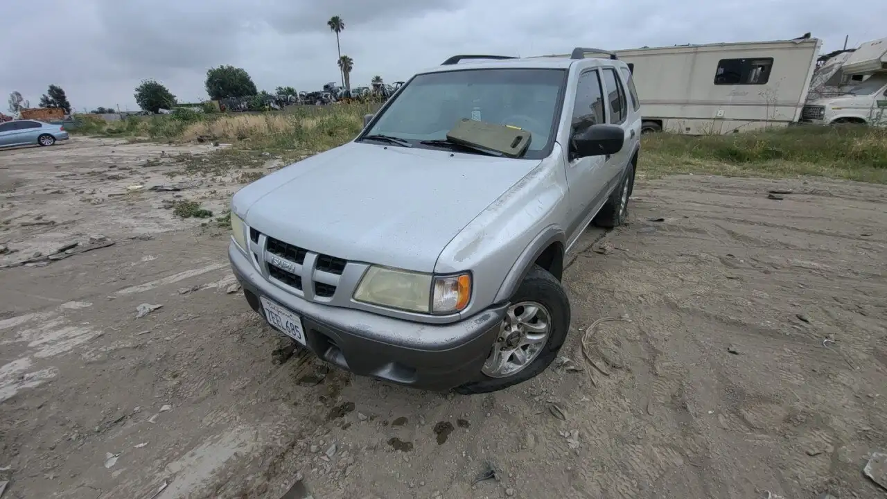 Photo of 2003 Isuzu Rodeo