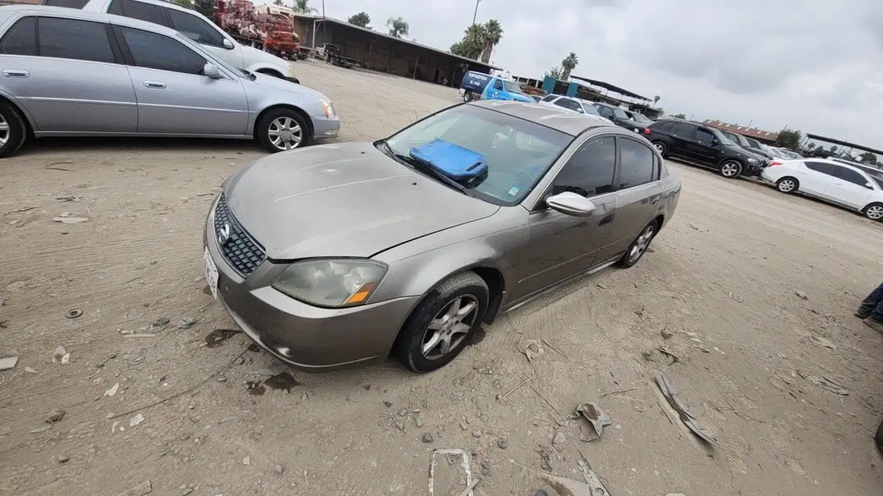 Photo of 2005 Nissan Altima