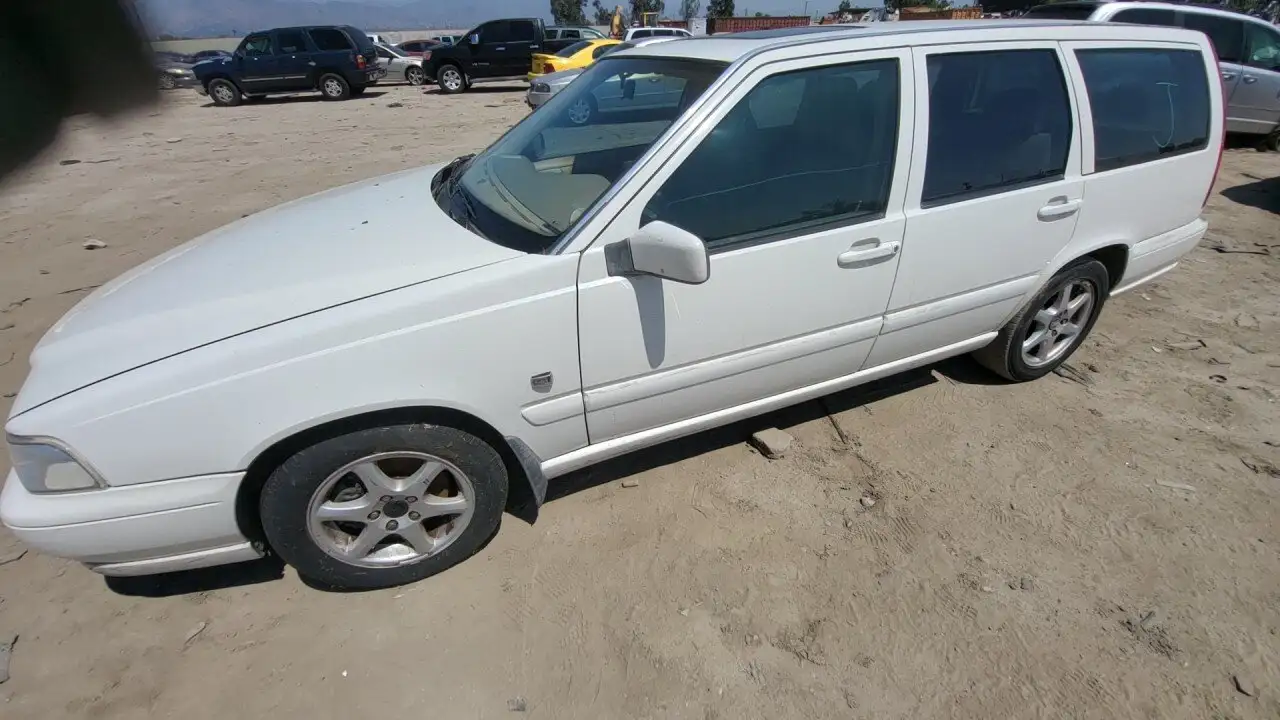 Photo of 2000 Volvo V70