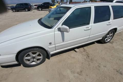 Photo of 2000 Volvo V70