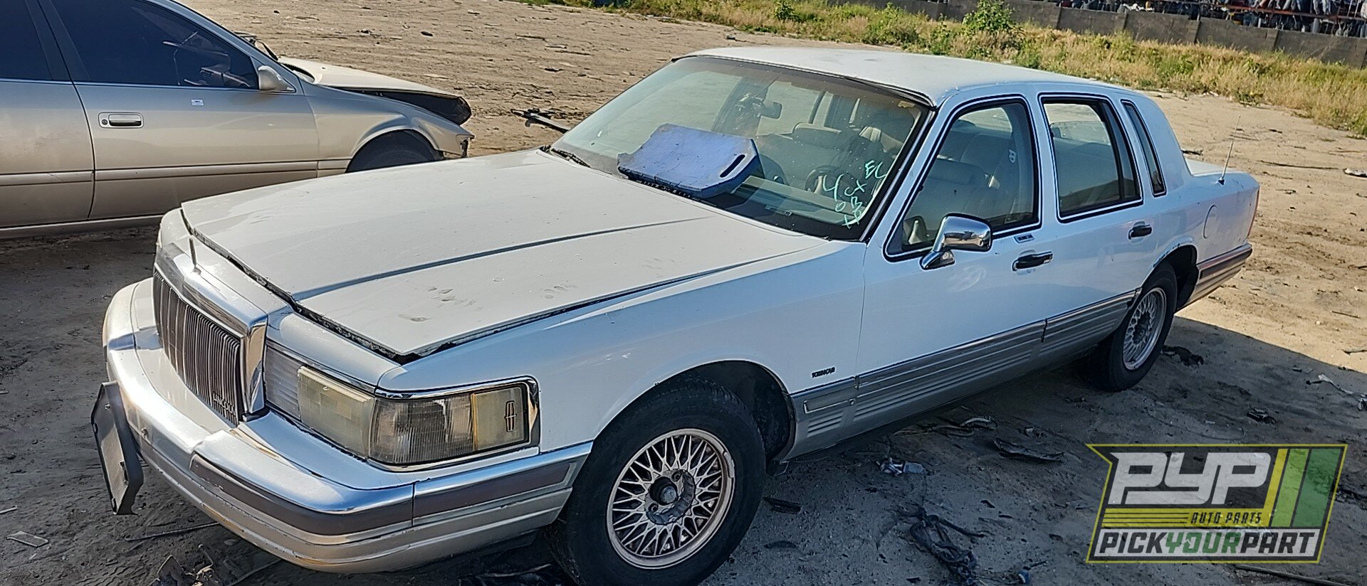 Photo of 1990 Lincoln Town Car