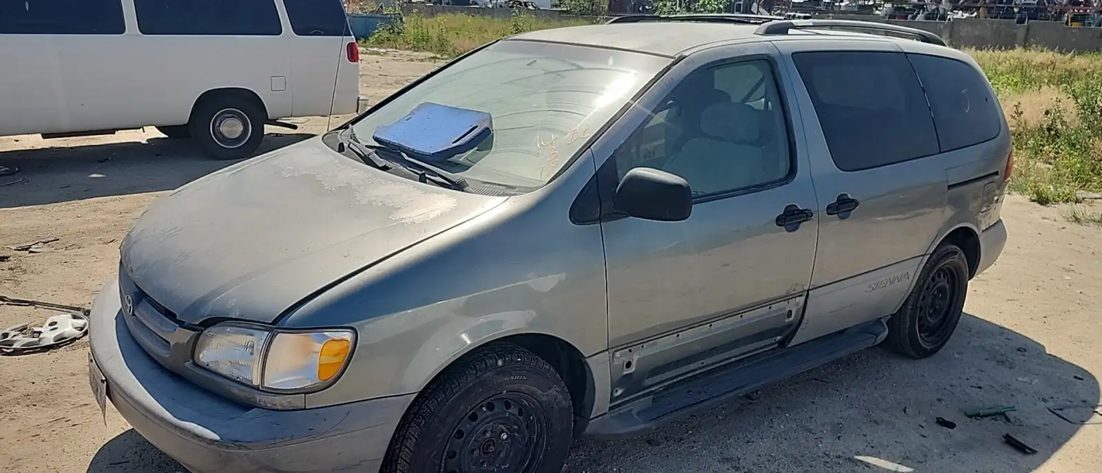 Photo of 1998 Toyota Sienna