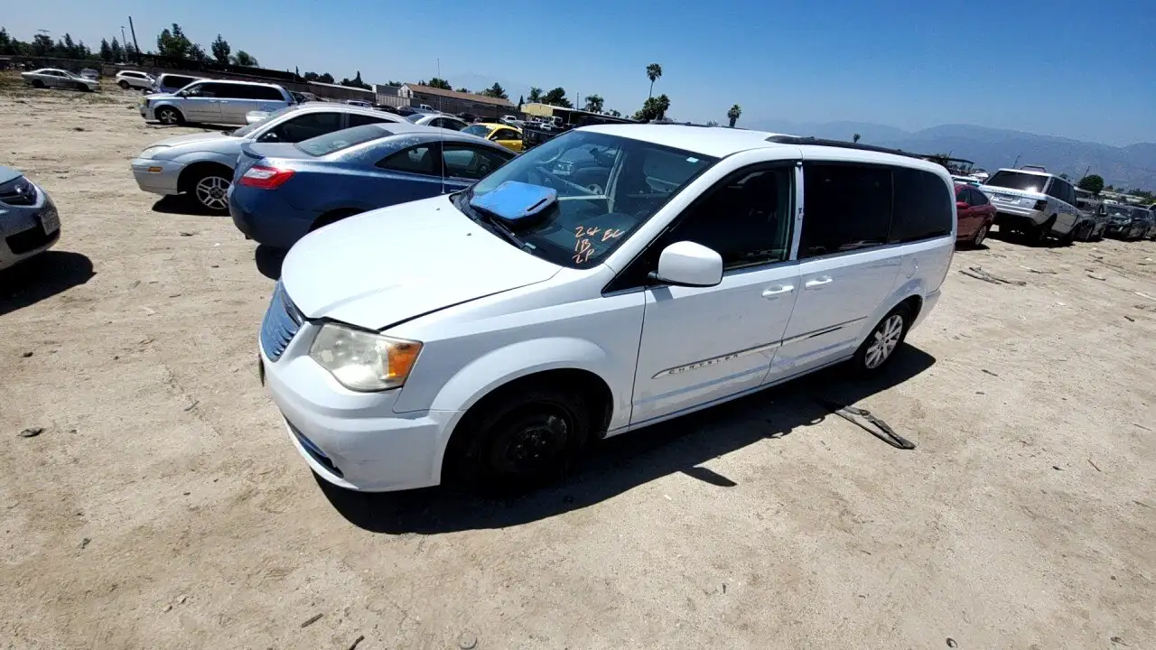 Photo of 2014 Chrysler Town & Country
