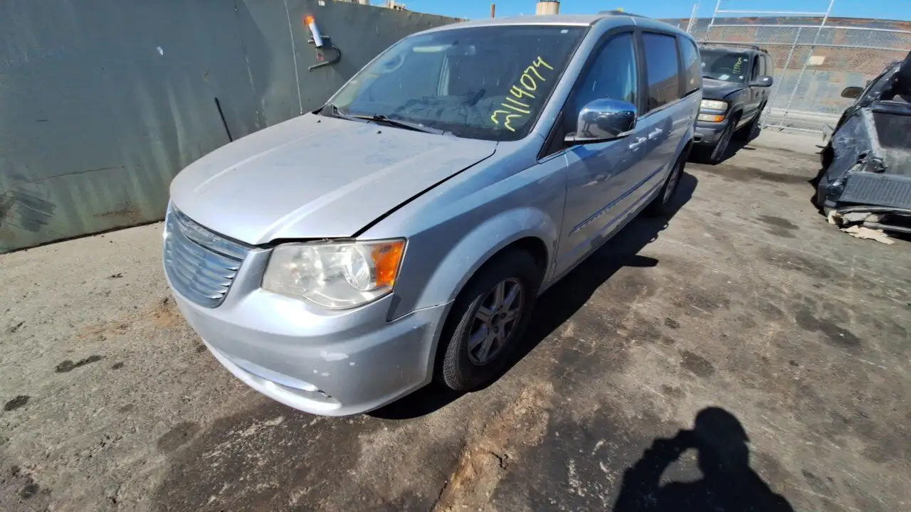 Photo of 2011 Chrysler Town & Country