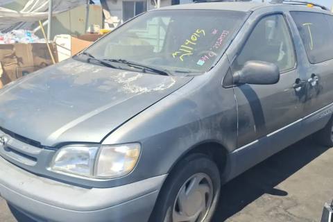 Photo of 1998 Toyota Sienna