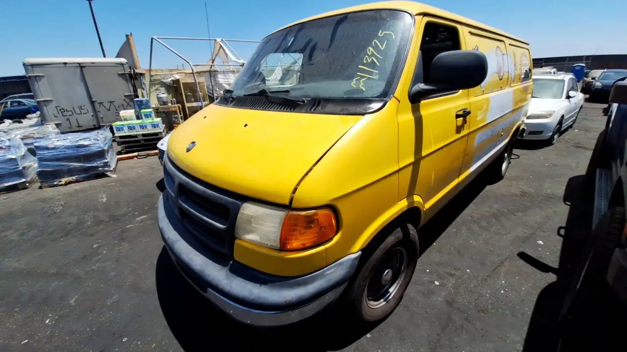 Photo of 2002 Dodge Ram 1500 Van