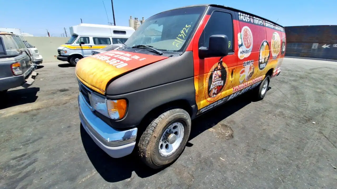 Photo of 2003 Ford E-350 Club Wagon