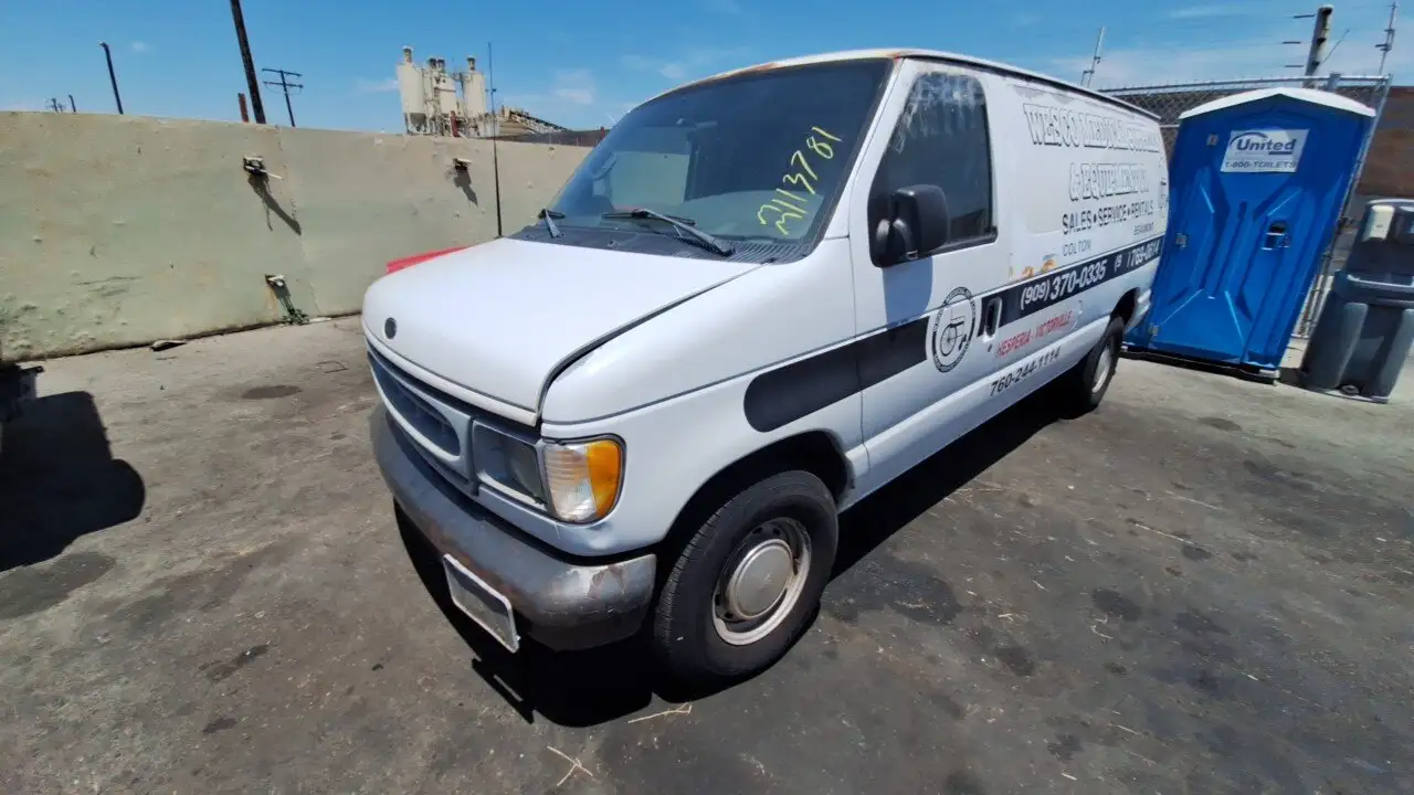 Photo of 2002 Ford E-150 Econoline