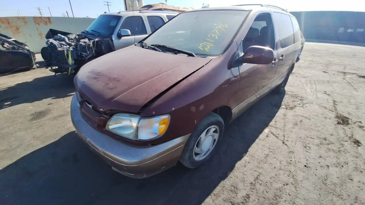 Photo of 2001 Toyota Sienna
