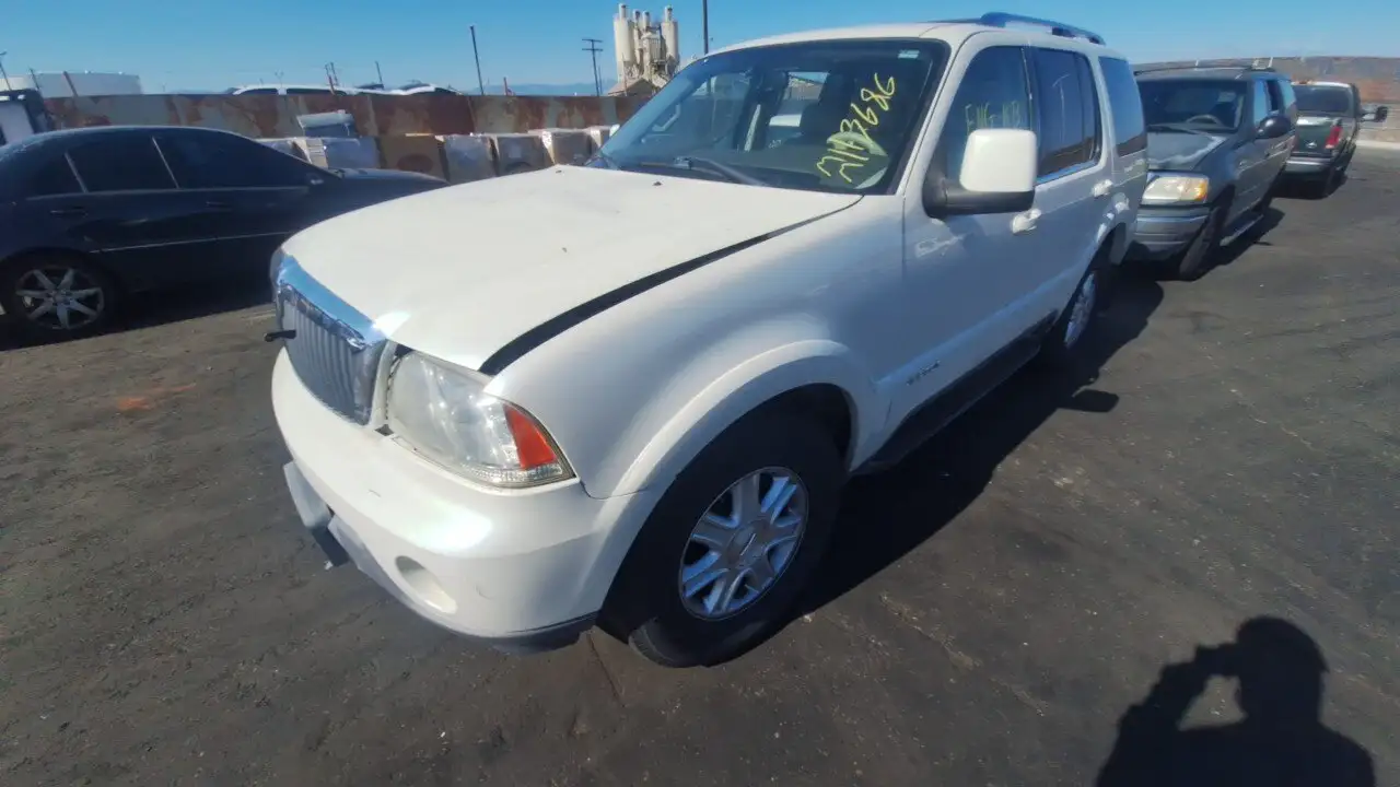 Photo of 2004 Lincoln Aviator