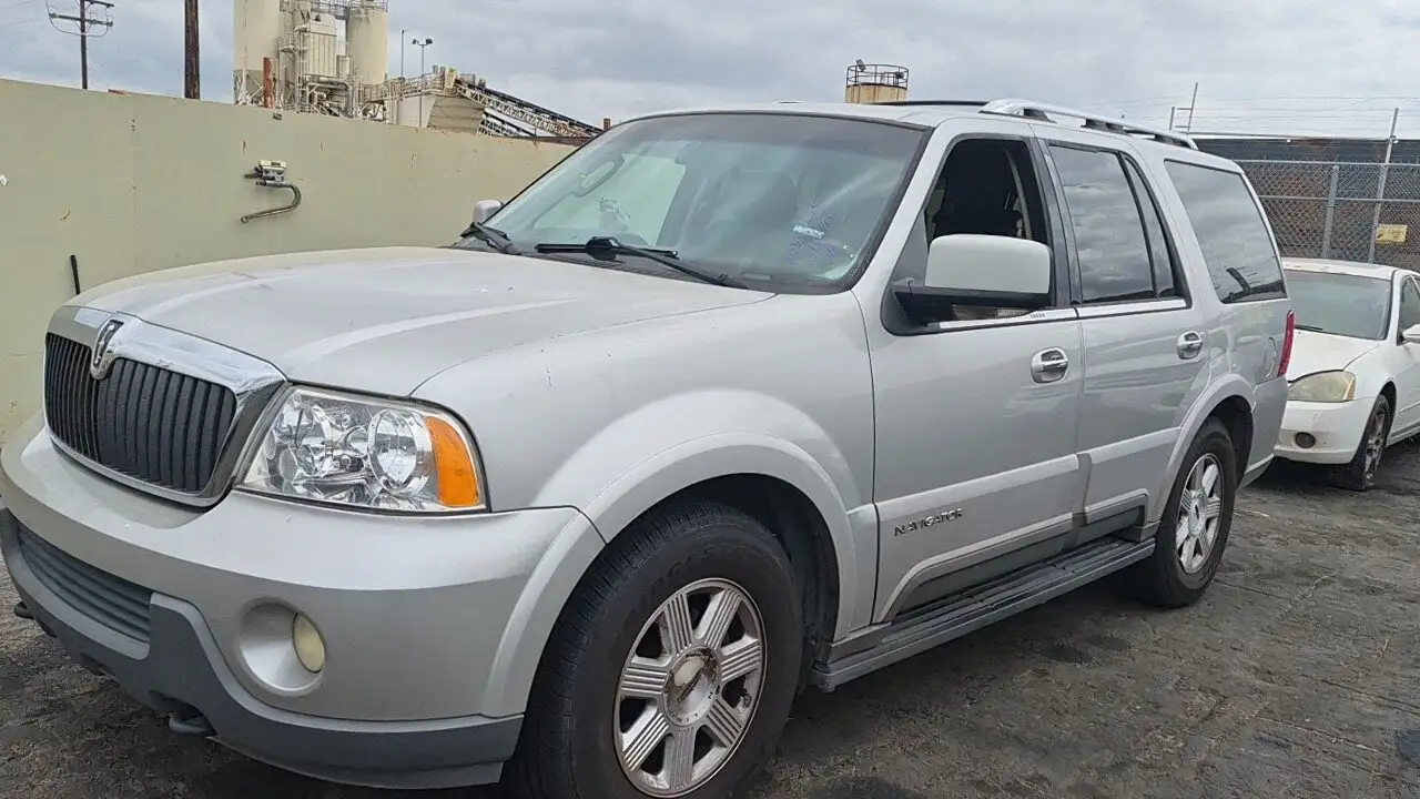 Photo of 2003 Lincoln Navigator