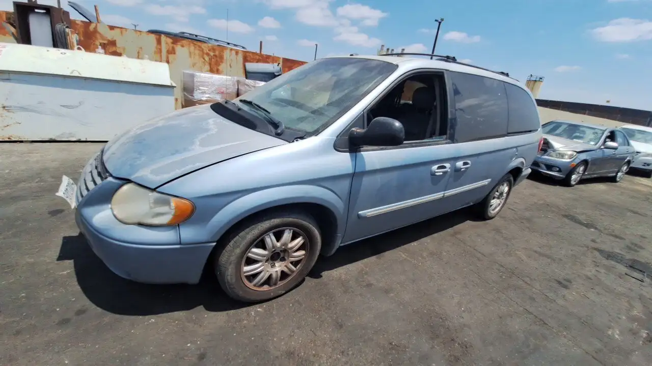 Photo of 2006 Chrysler Town & Country