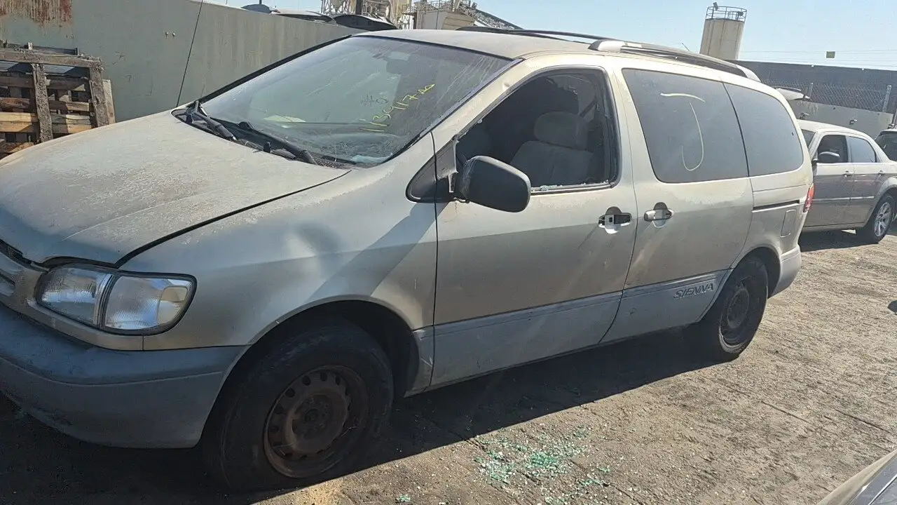 Photo of 2000 Toyota Sienna