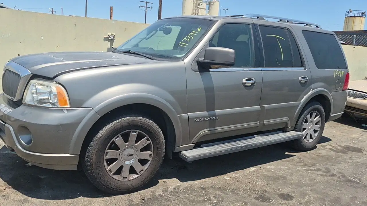 Photo of 2003 Lincoln Navigator
