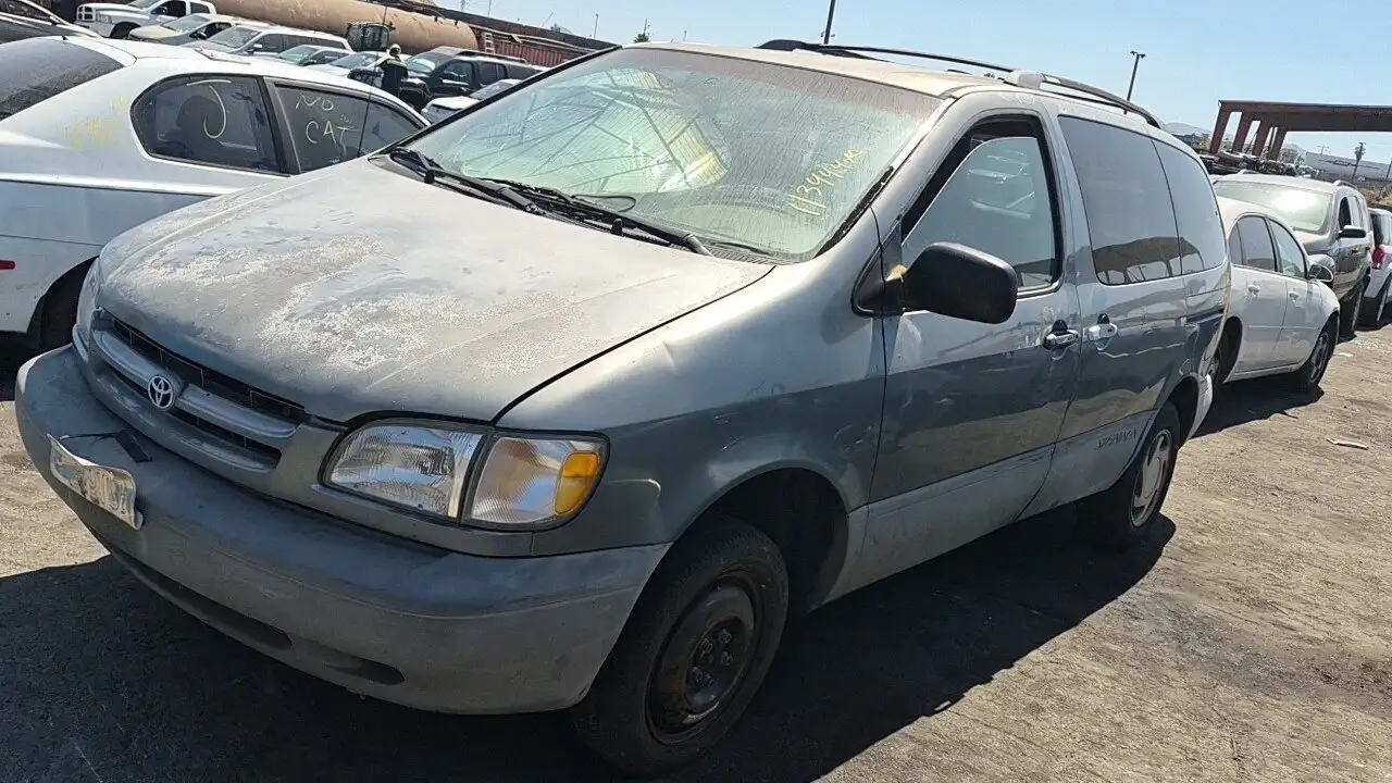 Photo of 2000 Toyota Sienna