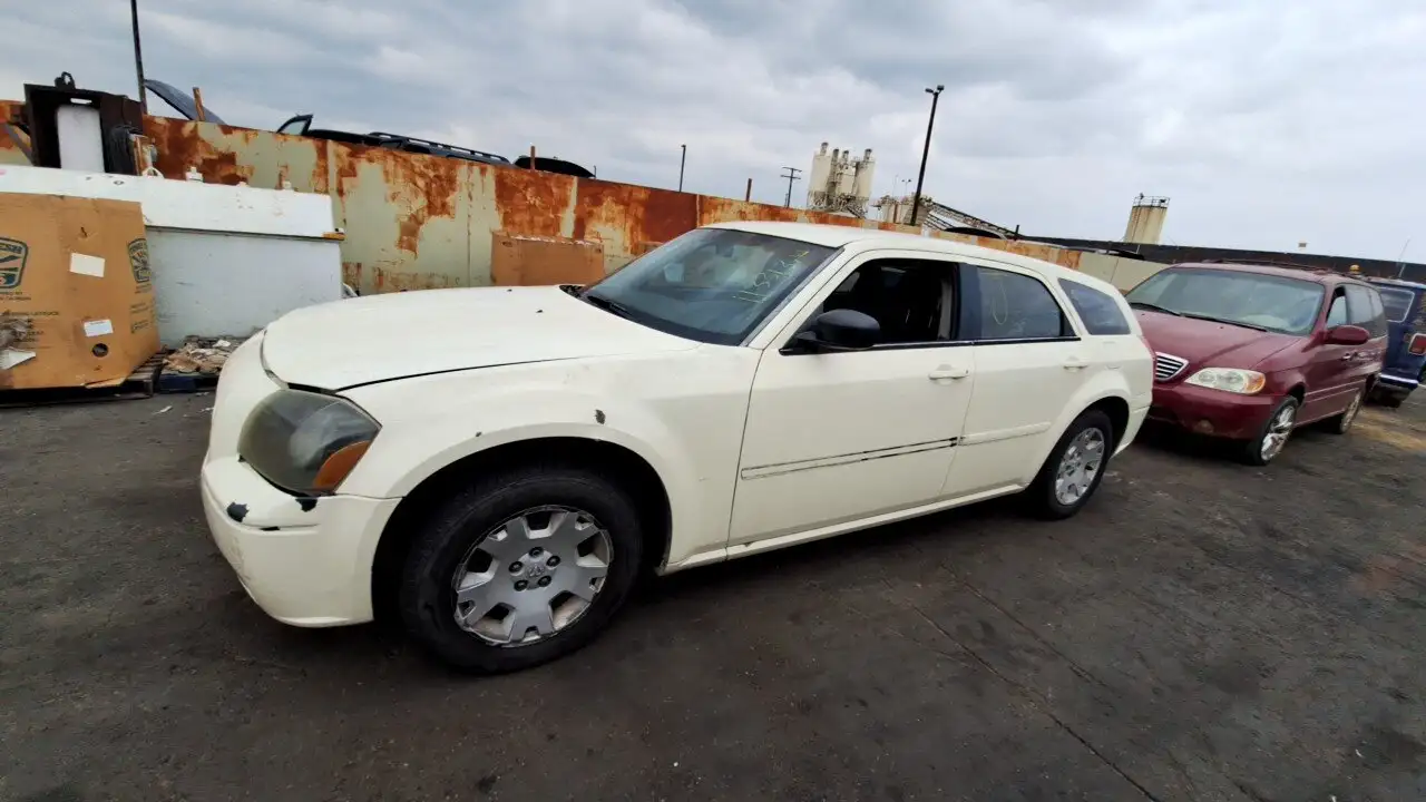 Photo of 2005 Dodge Magnum