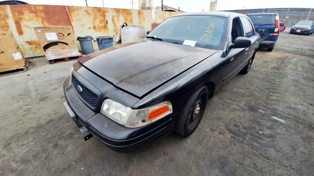 Photo of 2006 Ford Crown Victoria