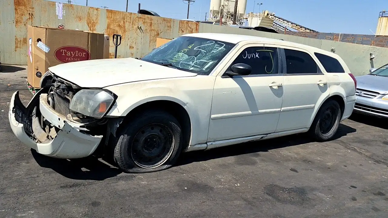 Photo of 2005 Dodge Magnum