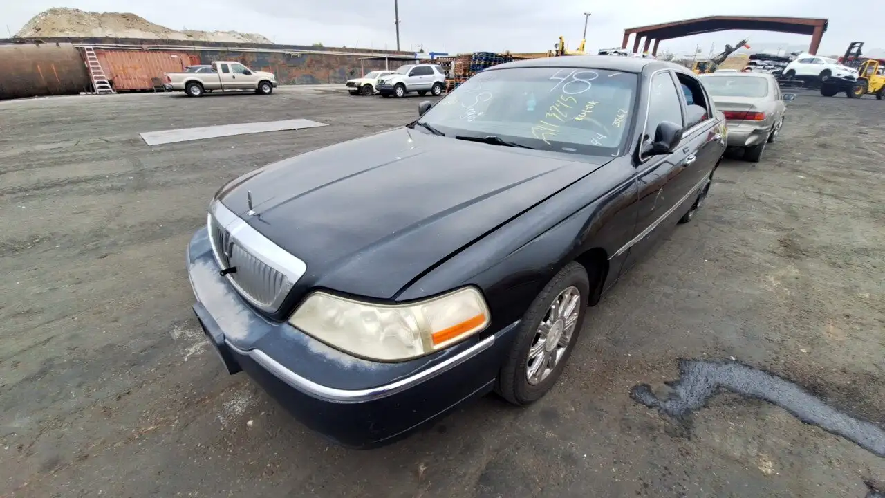 Photo of 2006 Lincoln Town Car